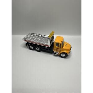 International Busted Knuckle Garage Tow Truck Yellow Showcasts 5" Diecast Car
